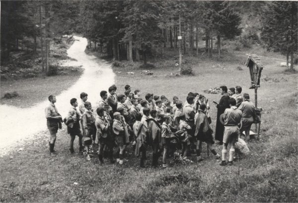 07/1962_Riparto S.Maria del Rovere, Val d'Oten.Campo del X Anno_Preghiera prima di partire per tornare a casa.